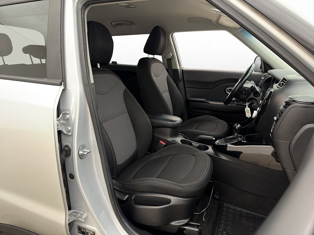 Vehicle Image 14
