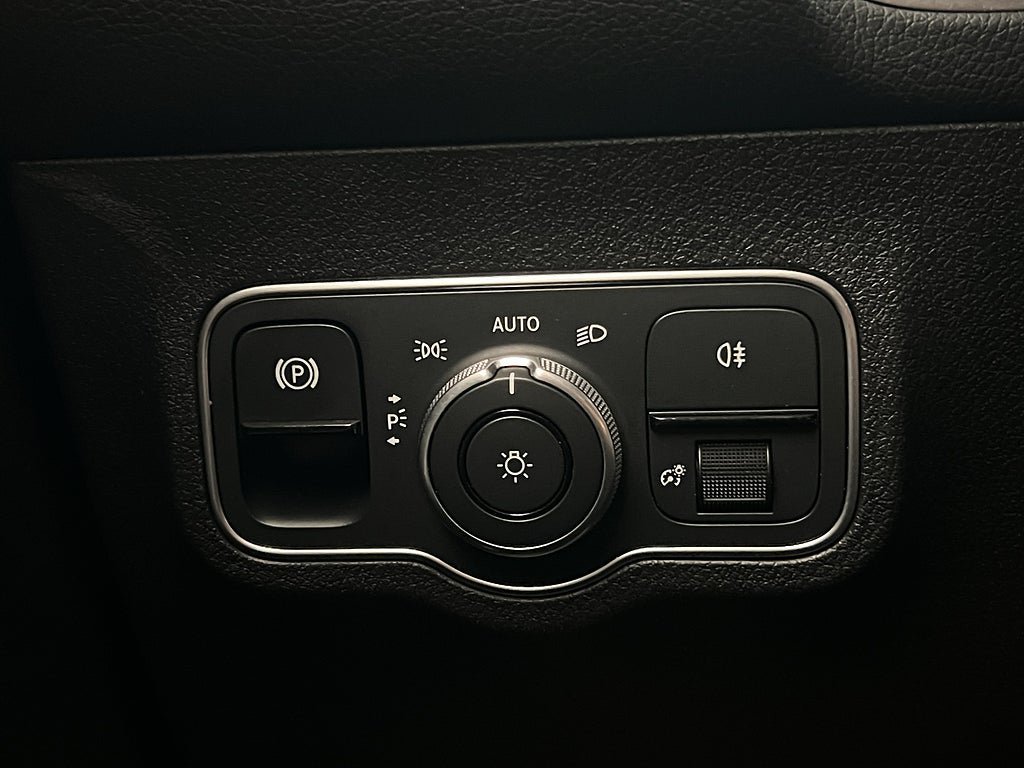 Vehicle Image 29