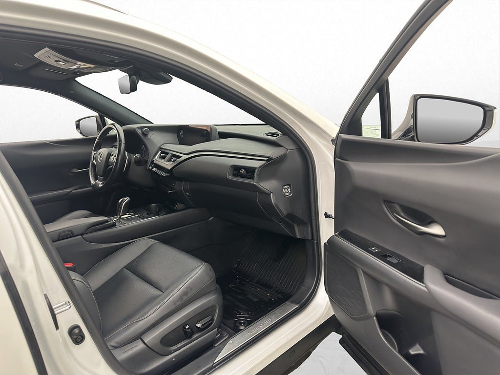 Vehicle Image 25