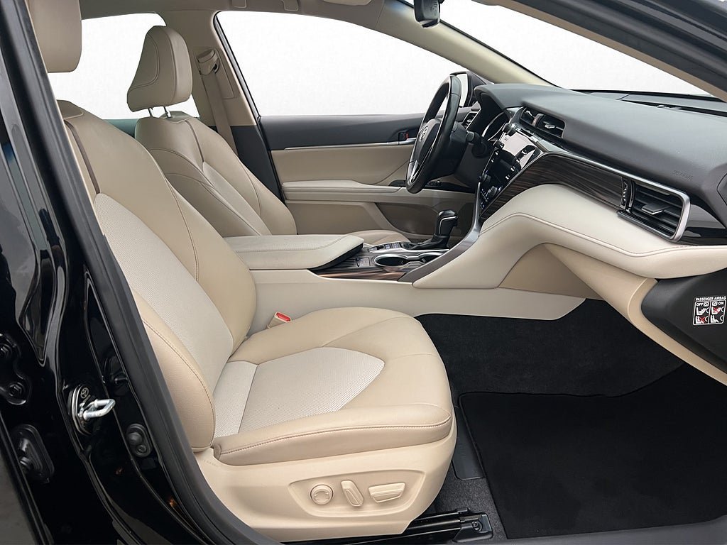 Vehicle Image 25