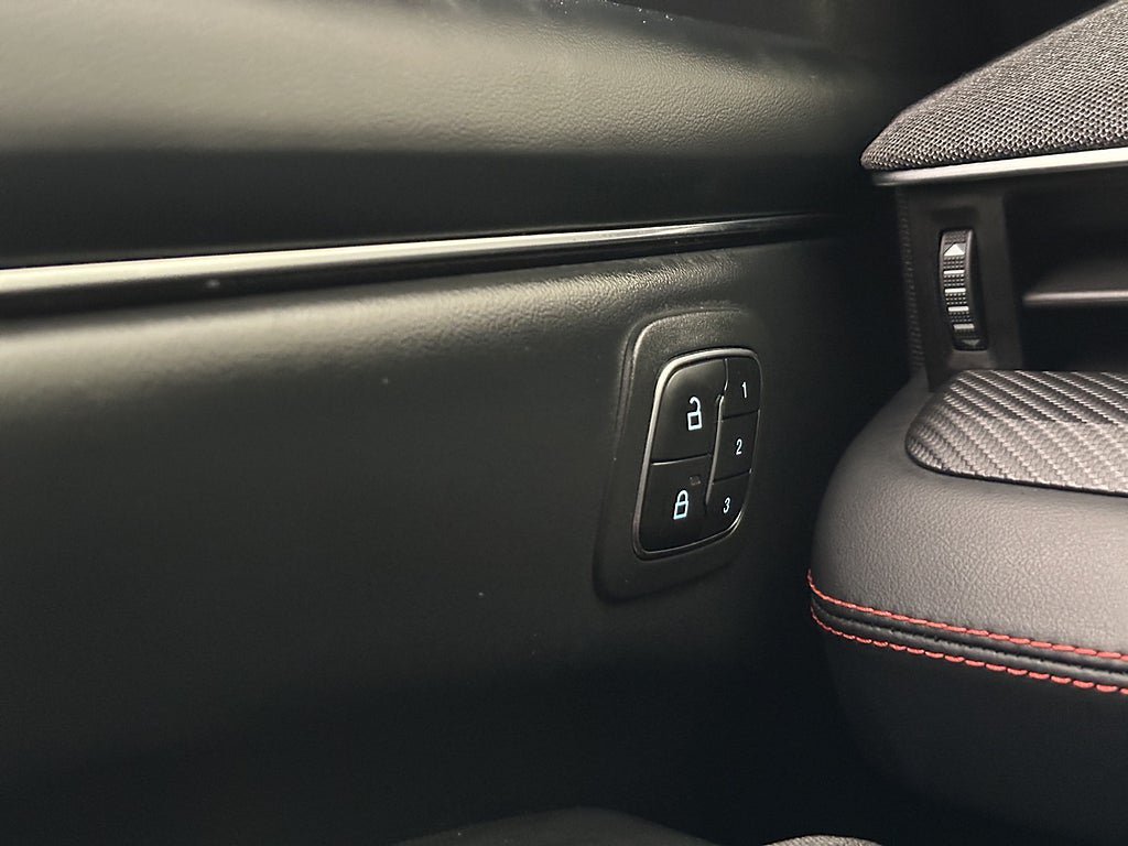 Vehicle Image 32