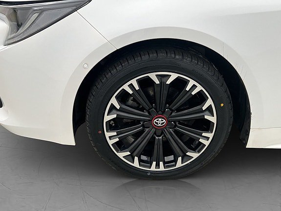 Vehicle Image 25