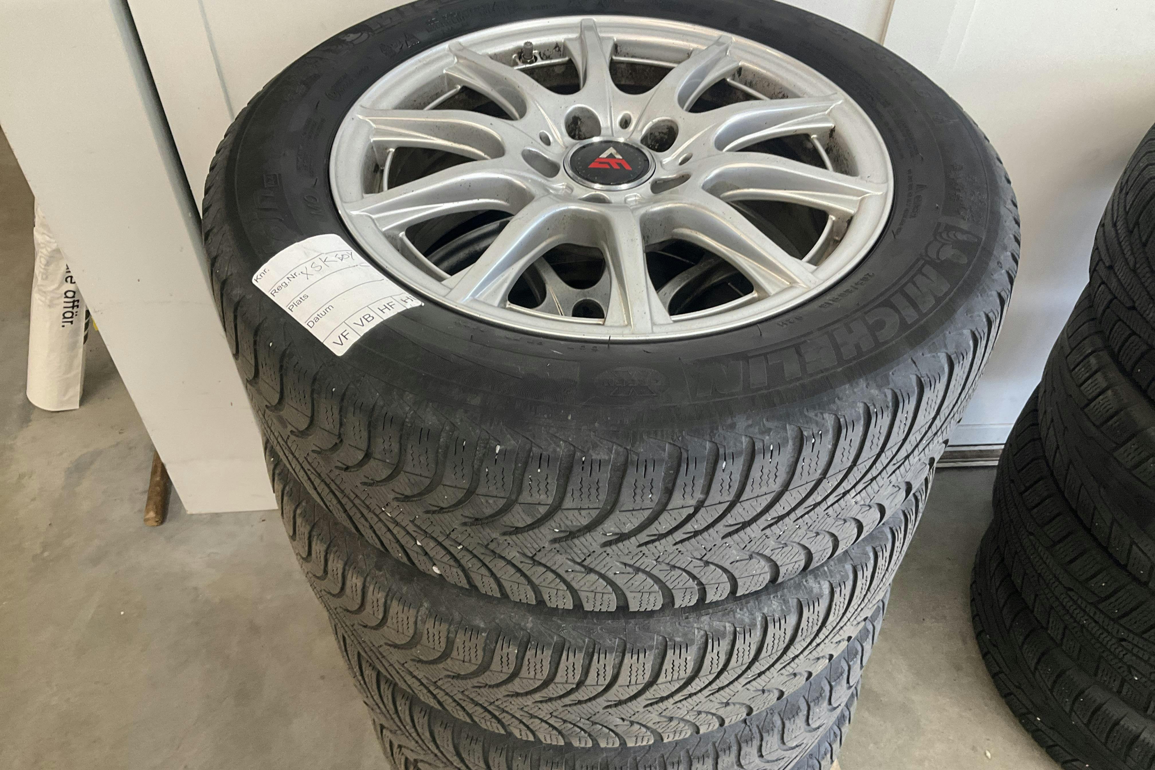 Vehicle Image 16