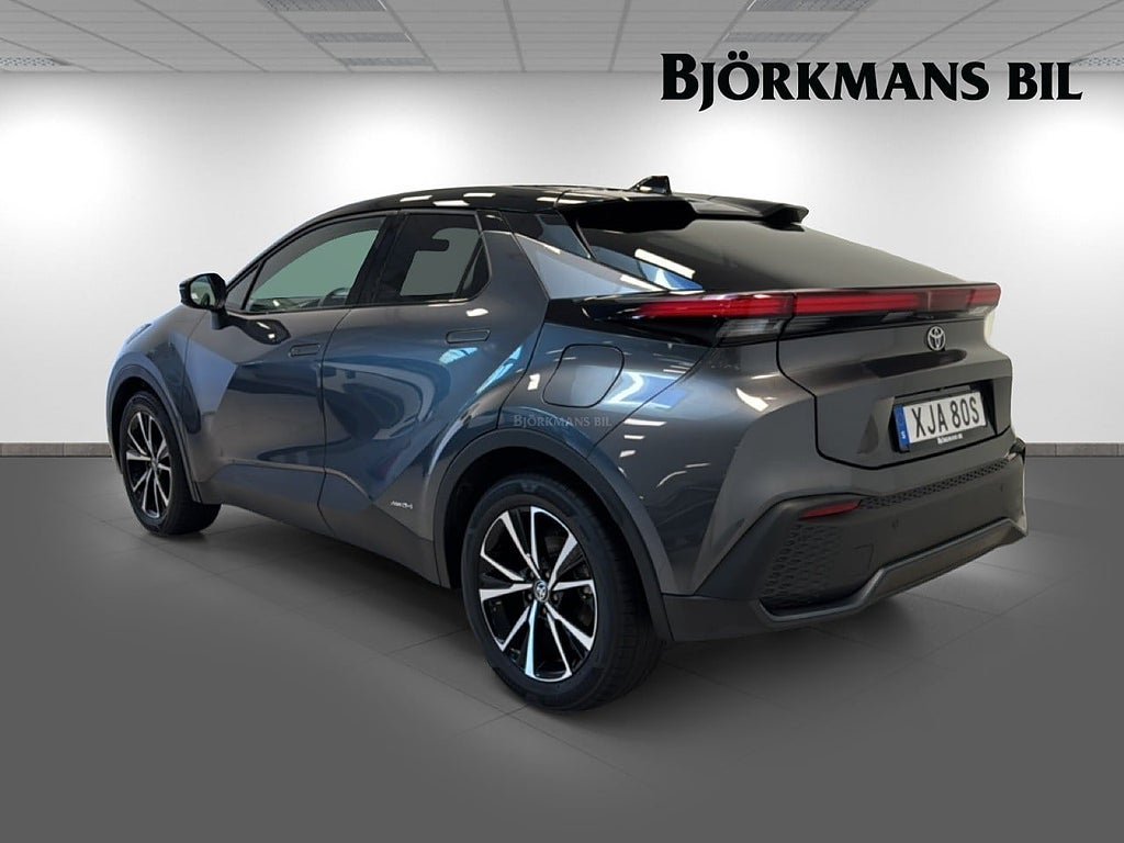 Vehicle Image 6