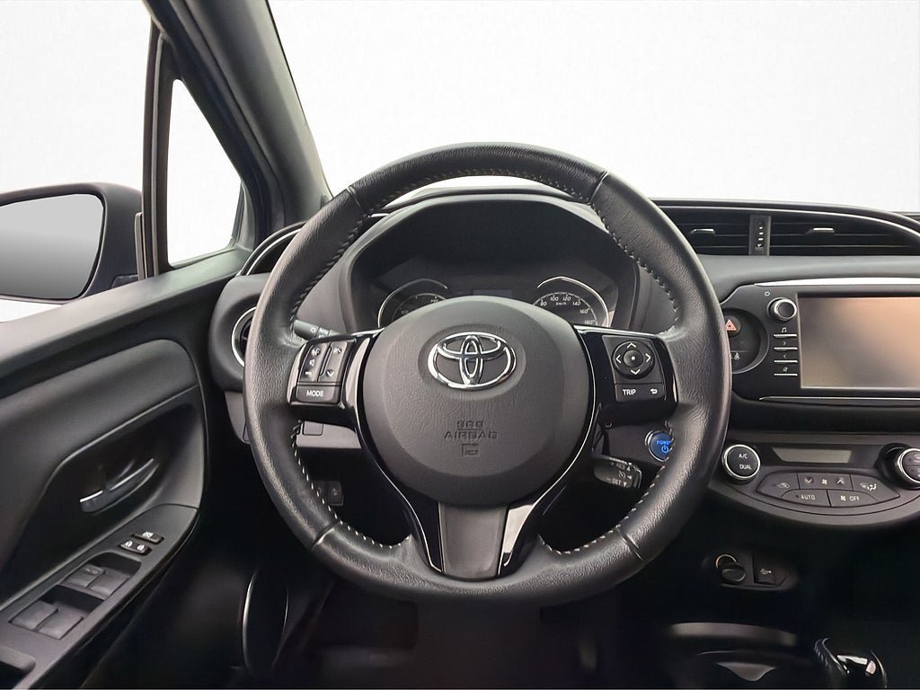 Vehicle Image 10