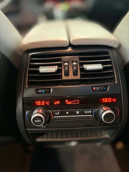 Vehicle Image 29