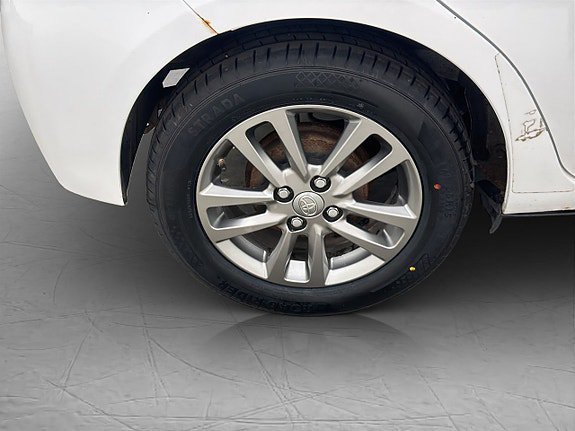 Vehicle Image 21