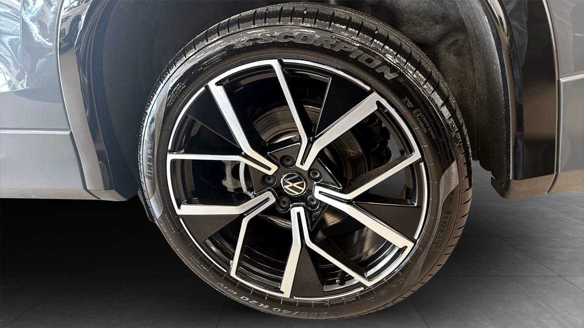 Vehicle Image 6