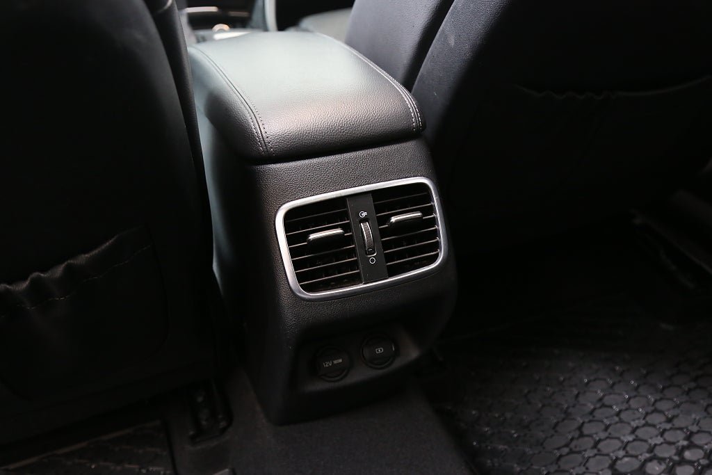 Vehicle Image 32