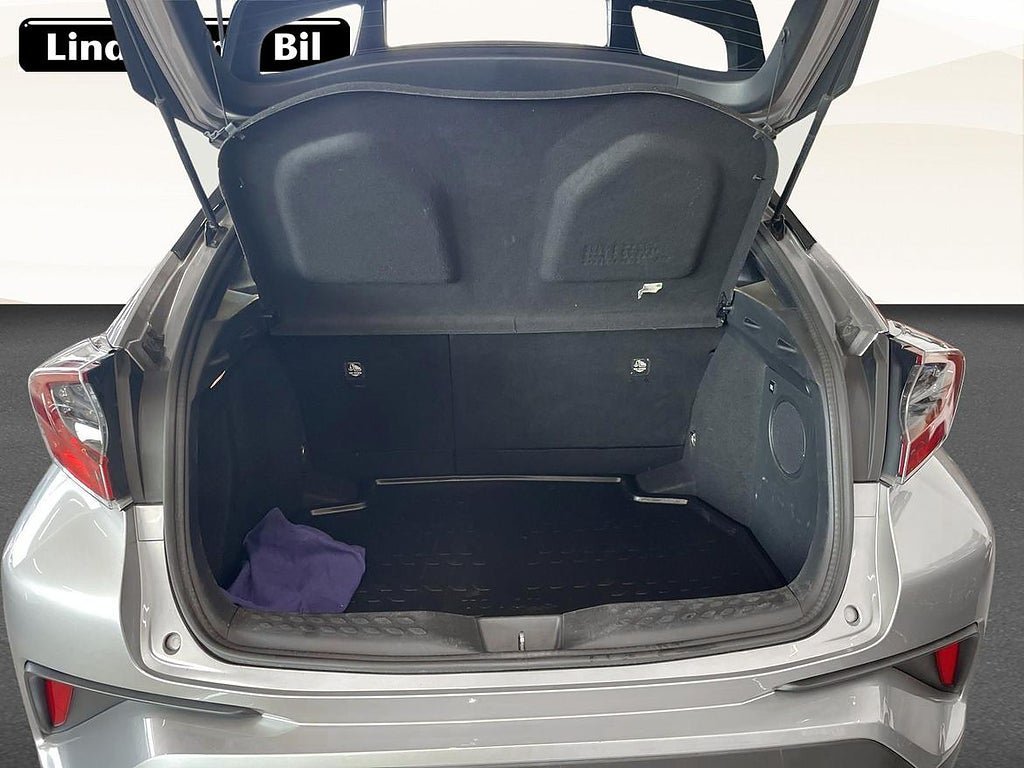 Vehicle Image 12