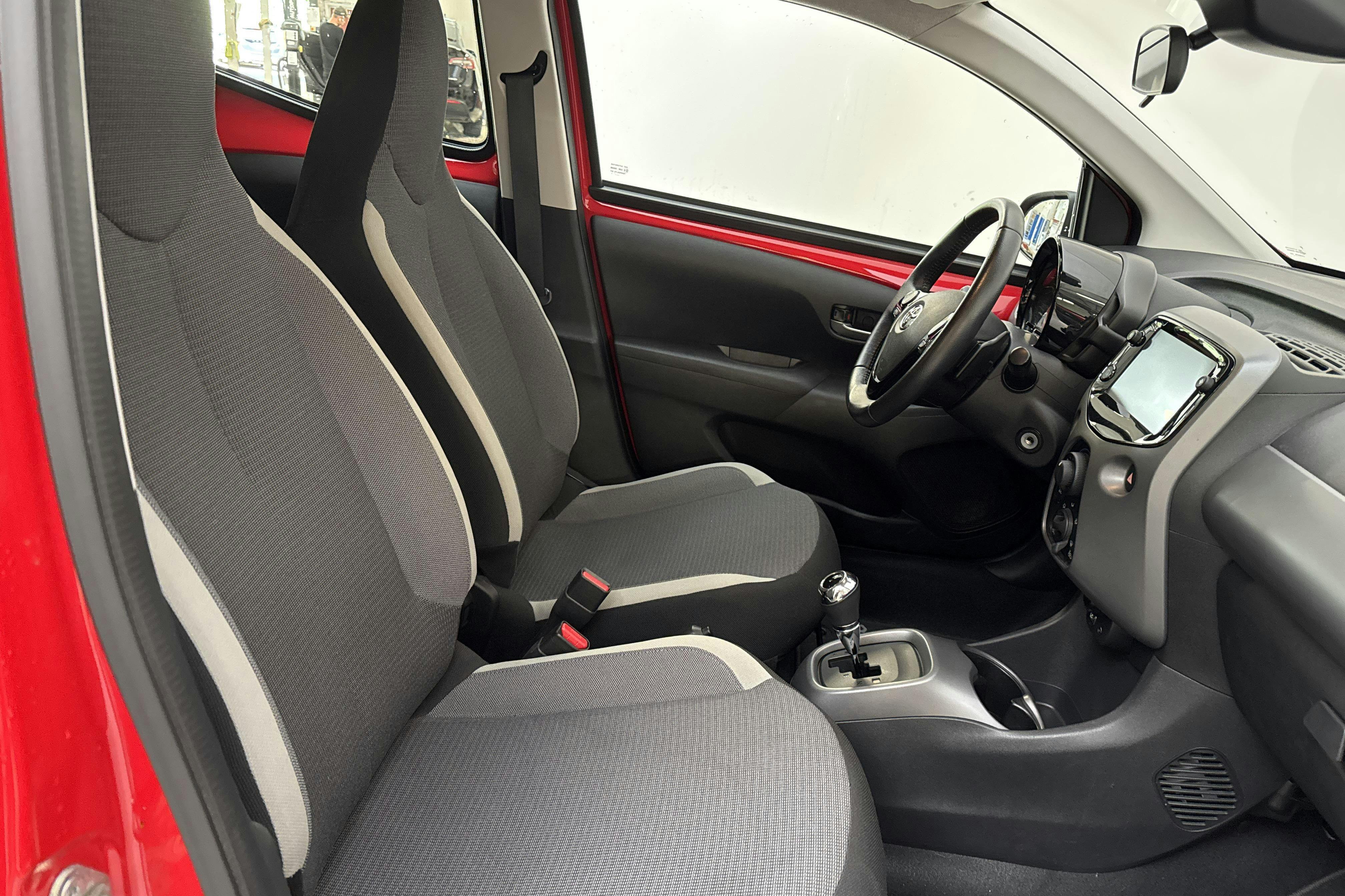 Vehicle Image 7