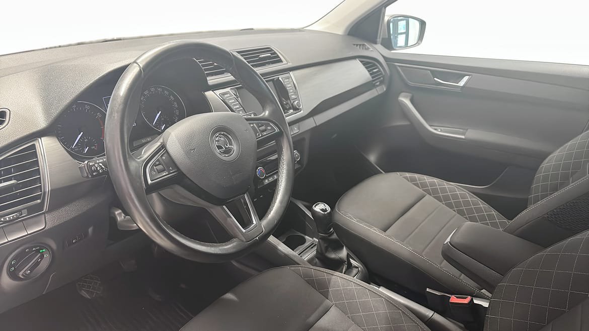 Vehicle Image 6