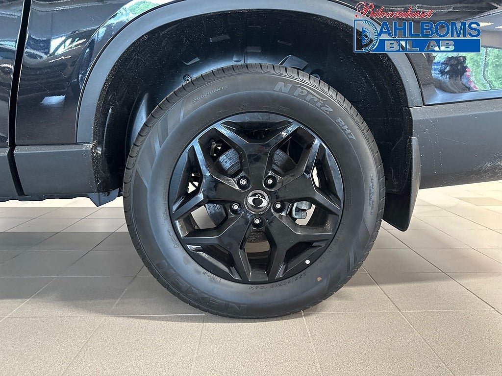 Vehicle Image 17