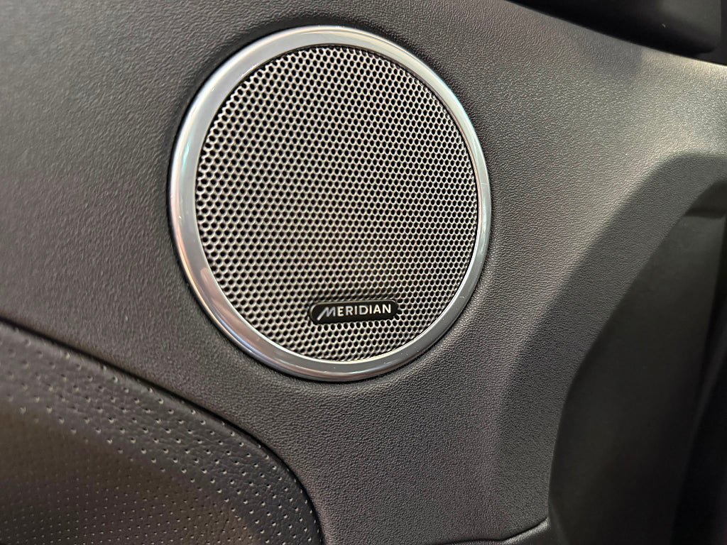 Vehicle Image 25