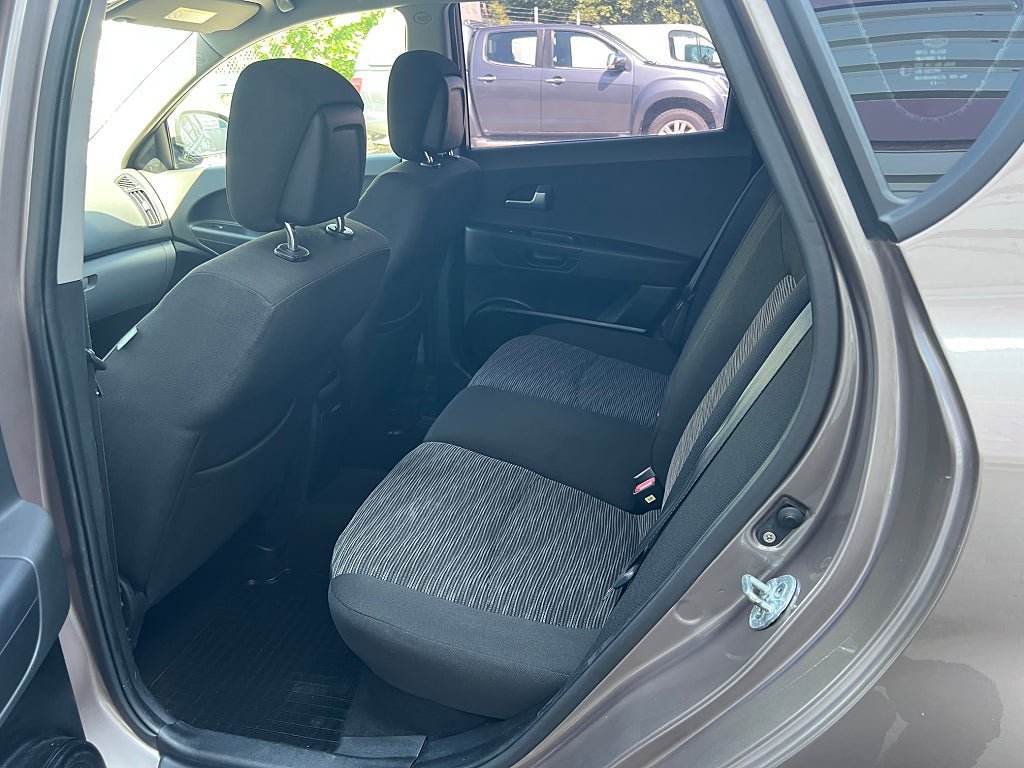 Vehicle Image 11