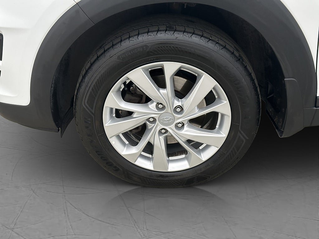 Vehicle Image 25
