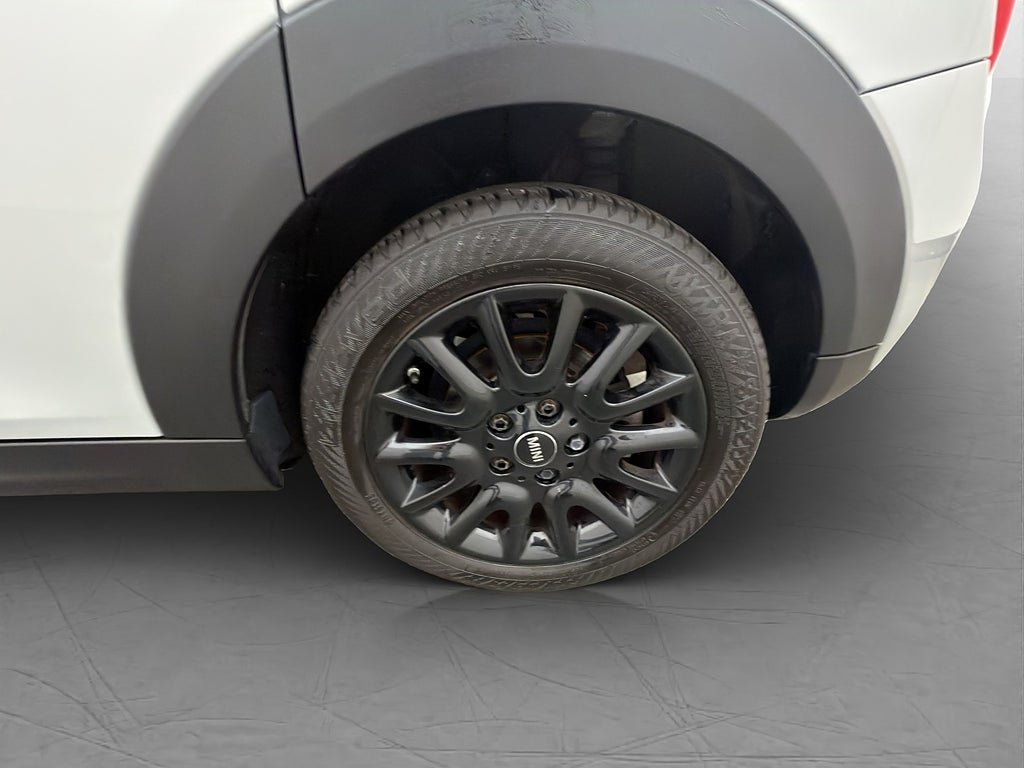 Vehicle Image 24