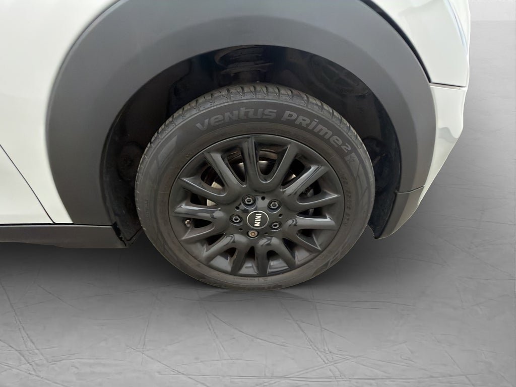 Vehicle Image 26