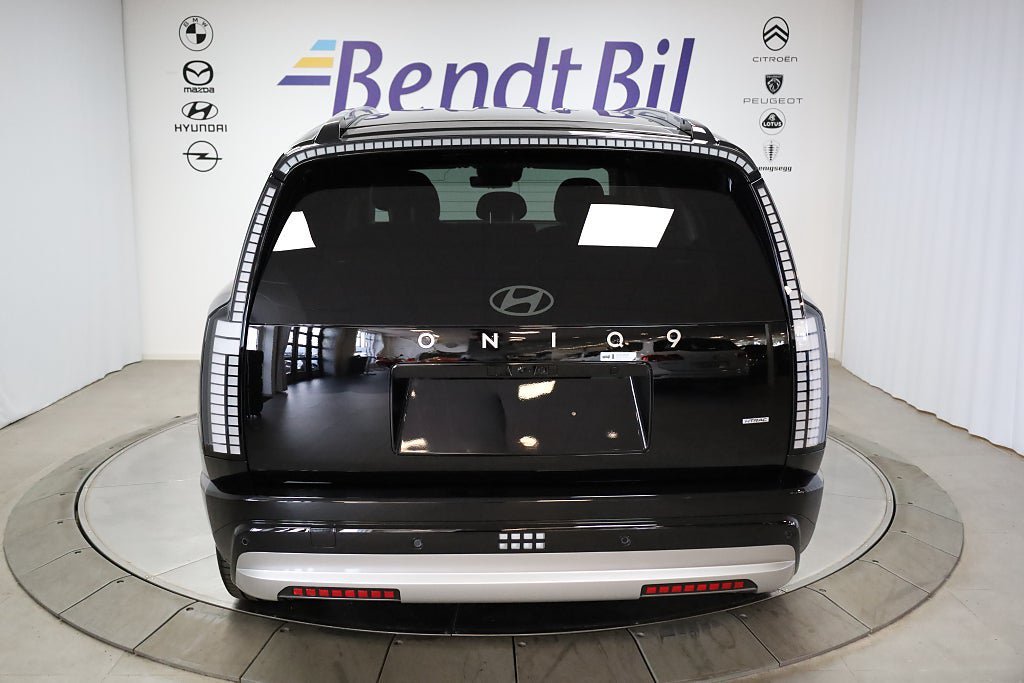 Vehicle Image 9