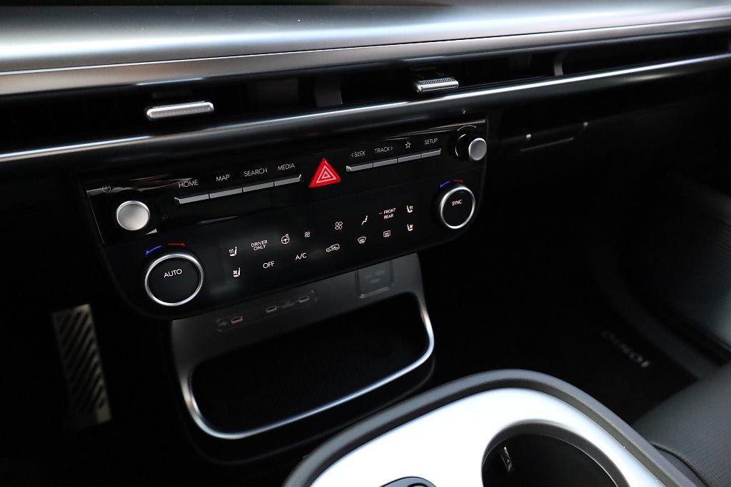 Vehicle Image 25