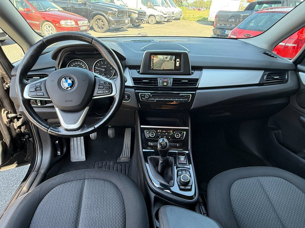 Vehicle Image 12