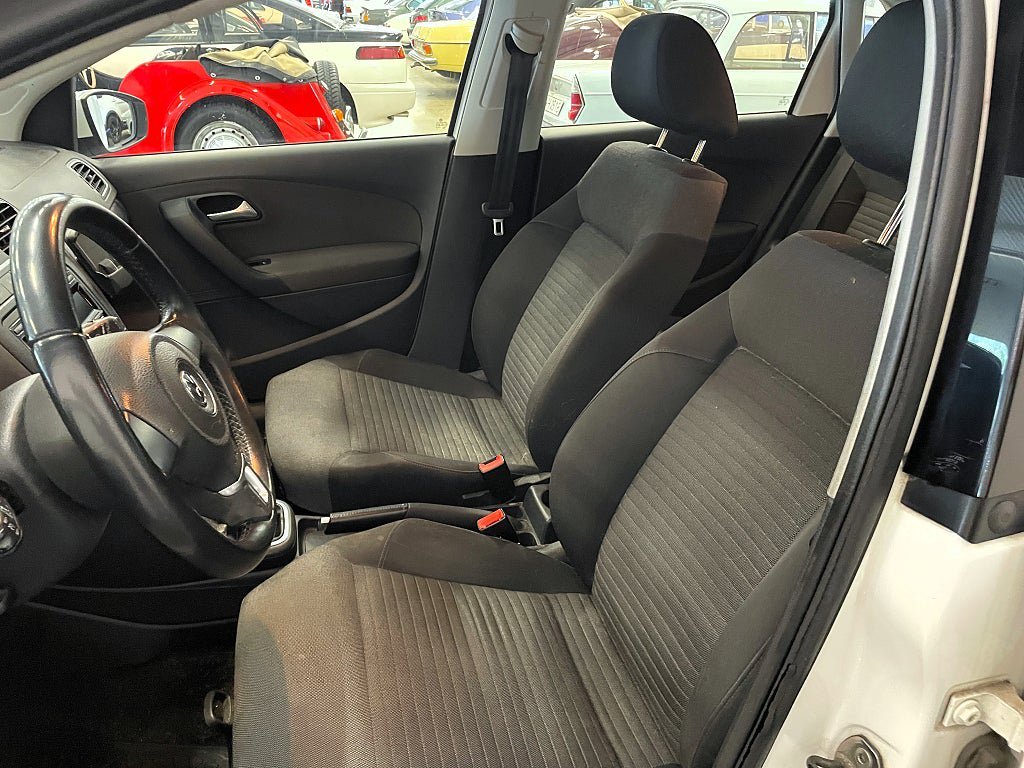 Vehicle Image 9
