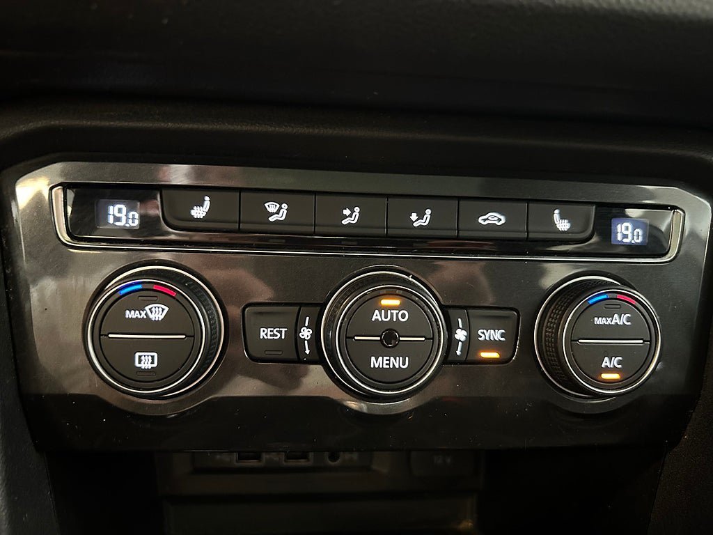 Vehicle Image 26