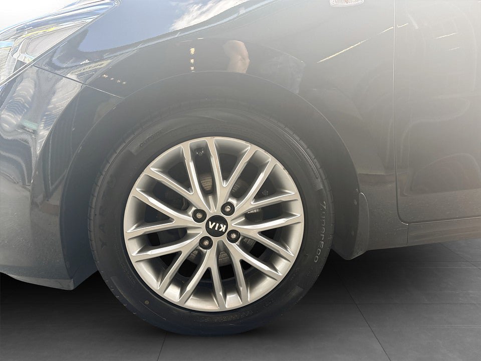 Vehicle Image 16