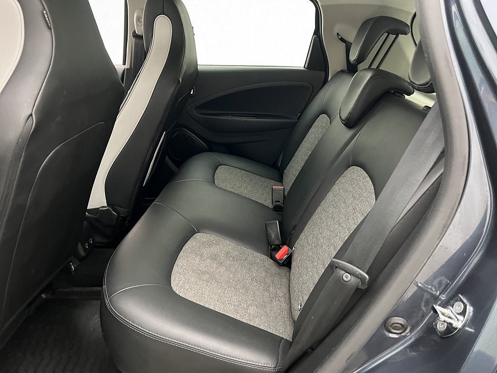 Vehicle Image 26