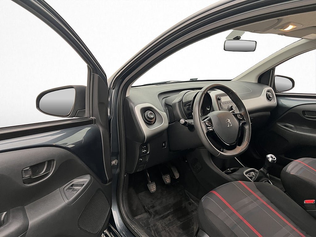 Vehicle Image 10
