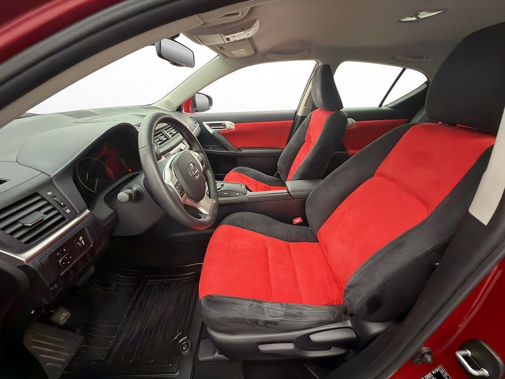 Vehicle Image 11