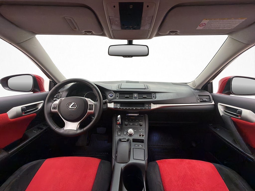 Vehicle Image 12