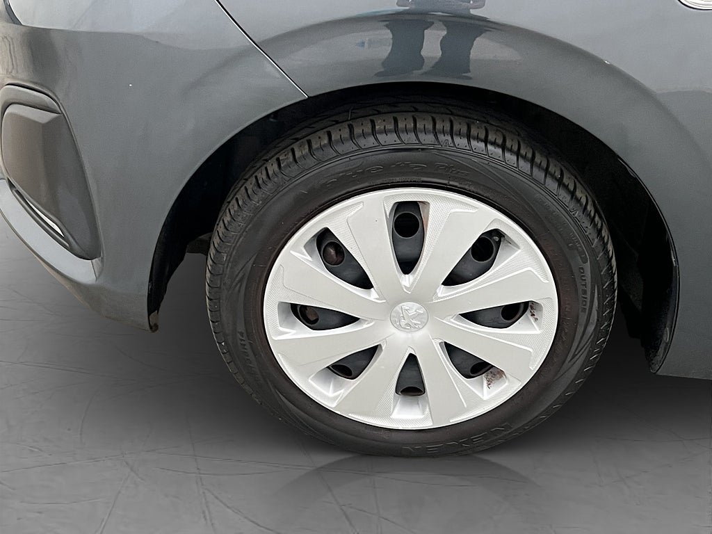 Vehicle Image 22