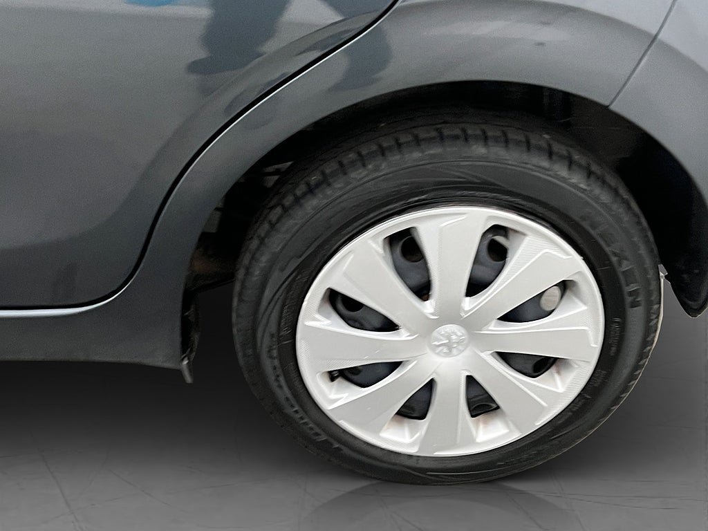 Vehicle Image 23