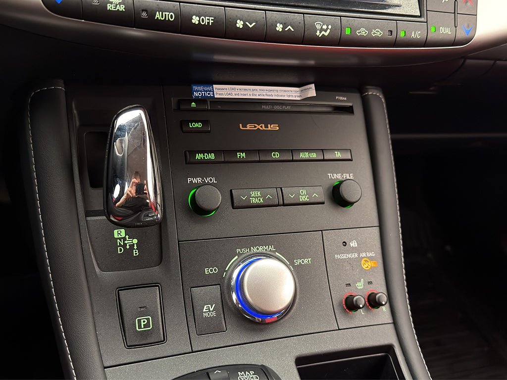 Vehicle Image 25