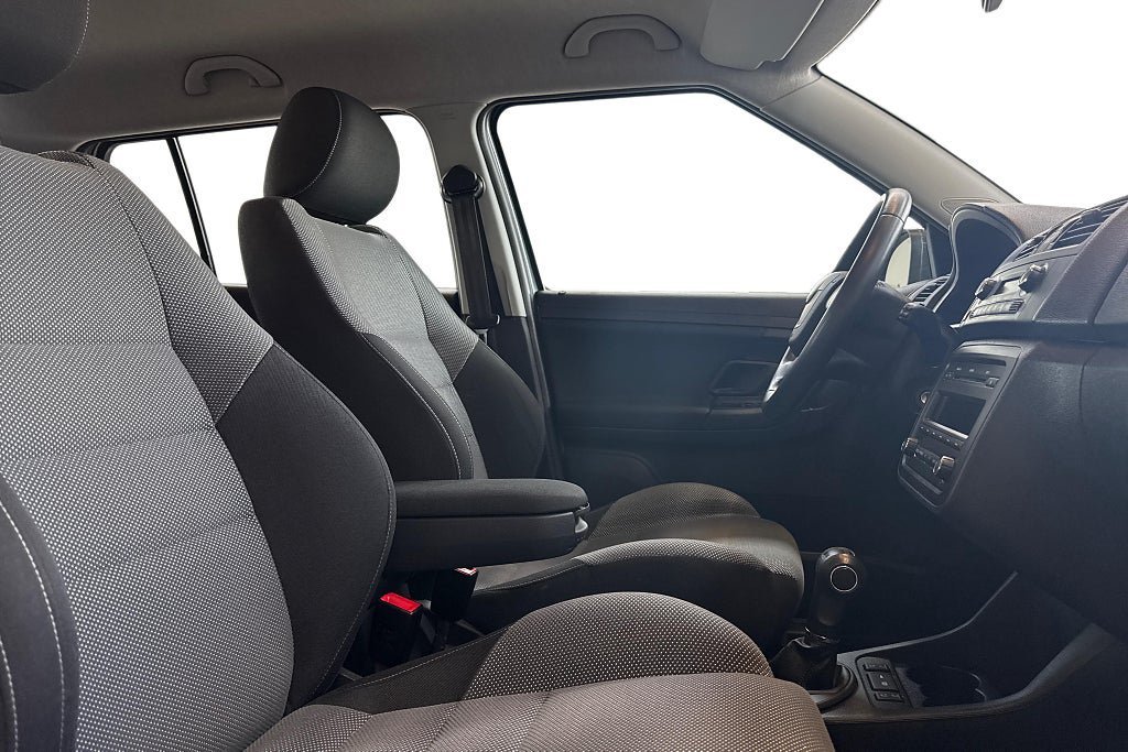 Vehicle Image 16