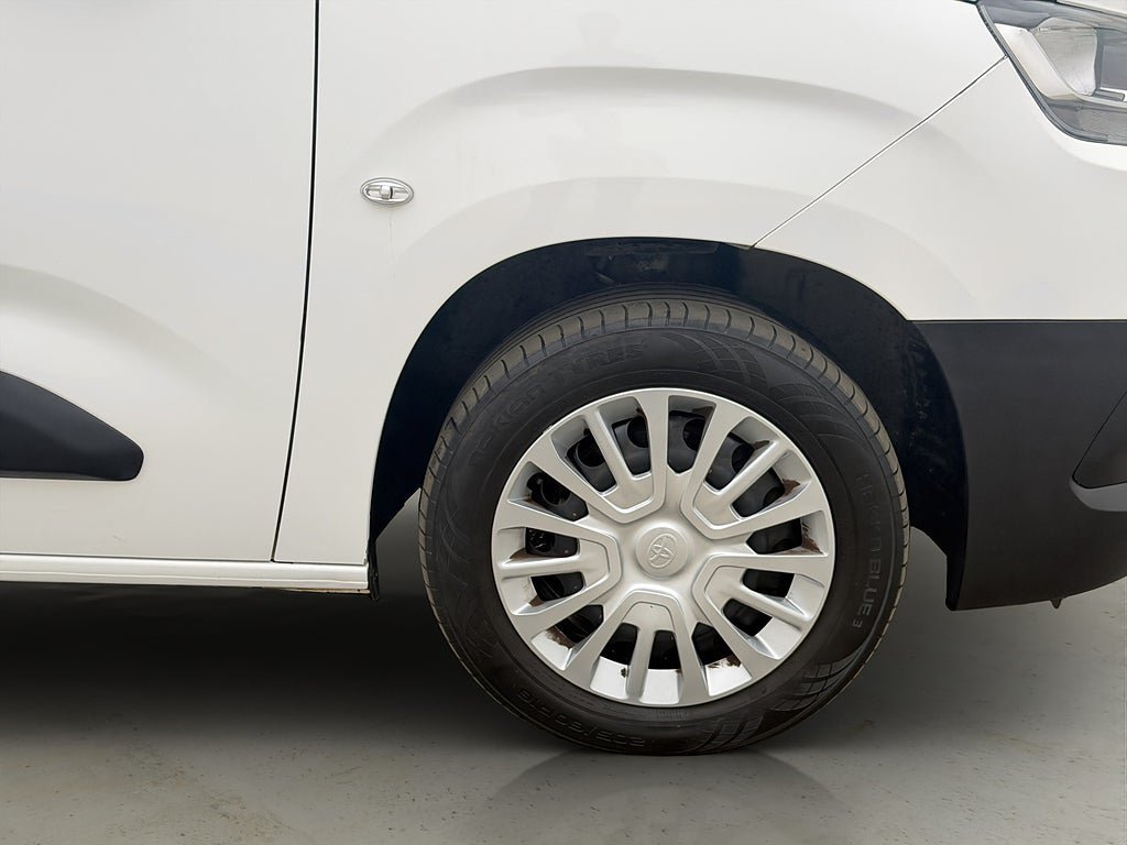 Vehicle Image 25