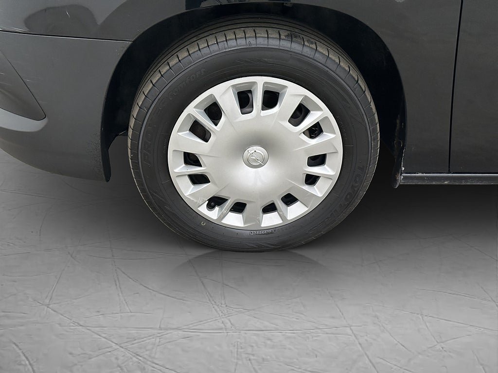 Vehicle Image 25
