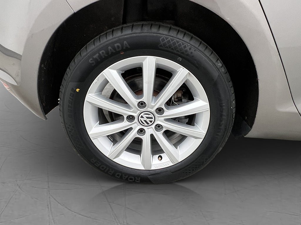 Vehicle Image 25