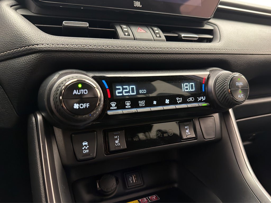 Vehicle Image 28