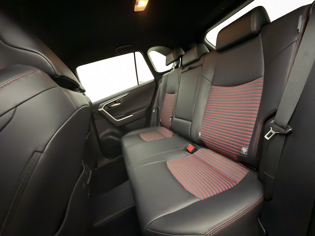 Vehicle Image 25