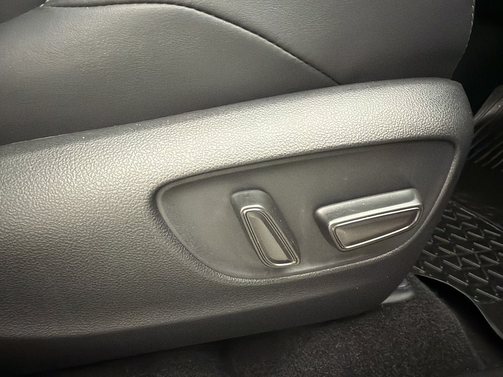 Vehicle Image 32