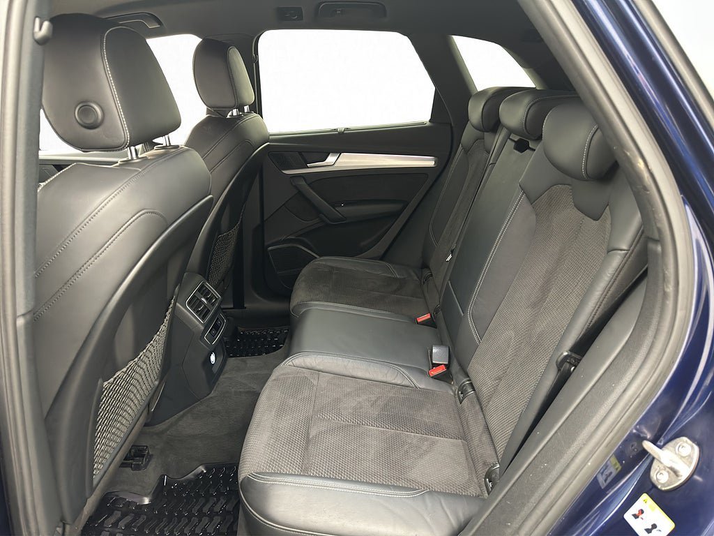 Vehicle Image 24