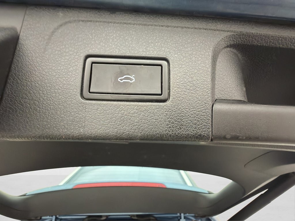 Vehicle Image 28