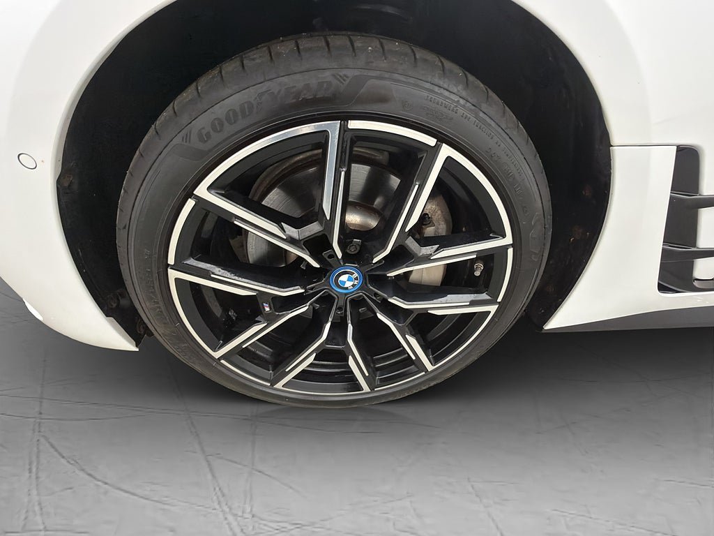 Vehicle Image 38