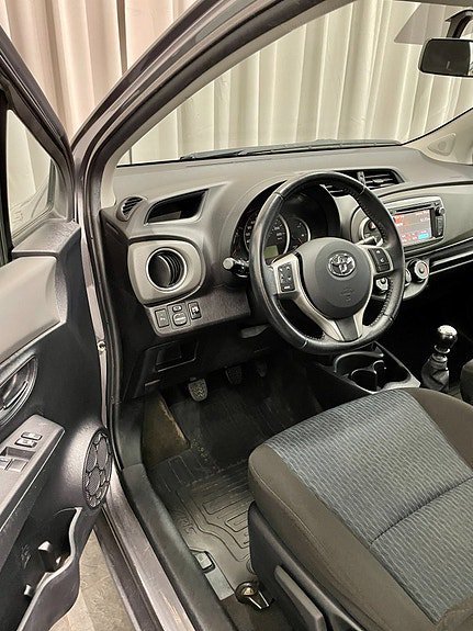 Vehicle Image 7