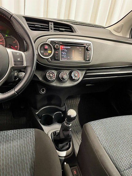 Vehicle Image 12