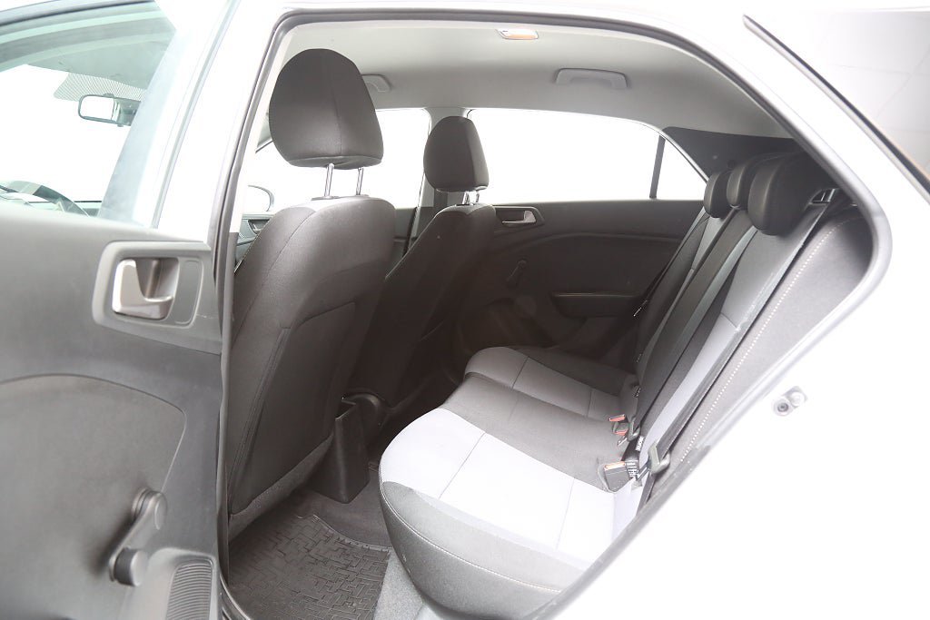 Vehicle Image 21