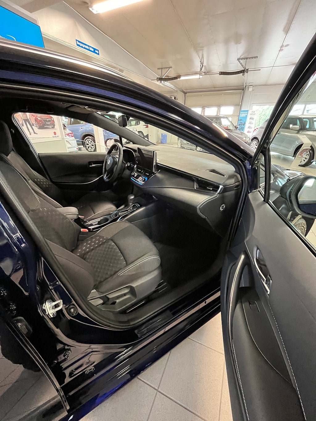 Vehicle Image 8