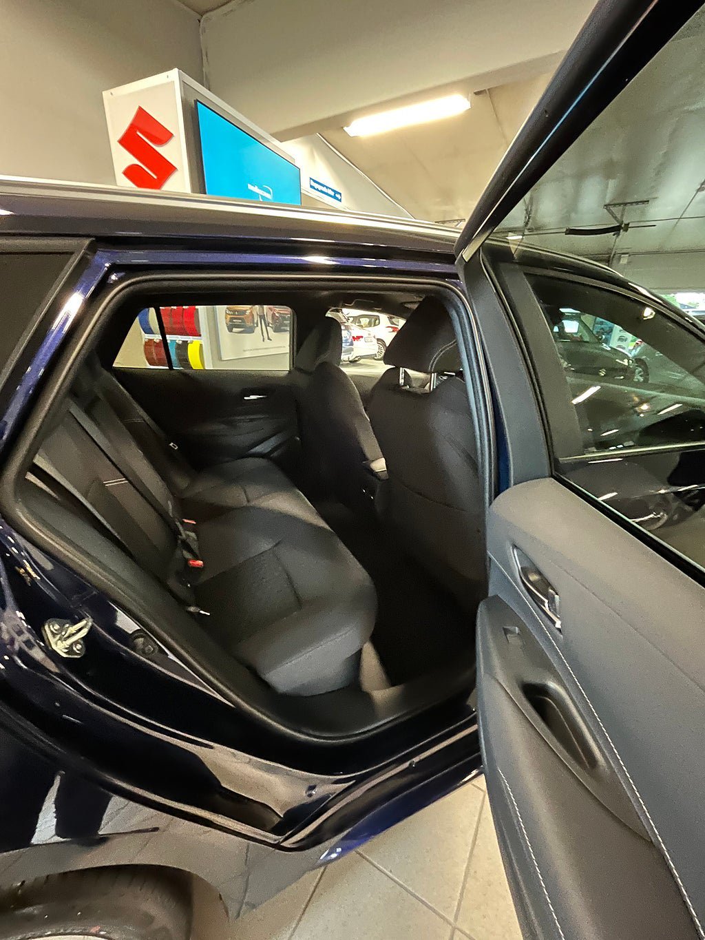 Vehicle Image 9